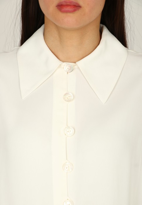 Товар белого цвета с внутренней стороны