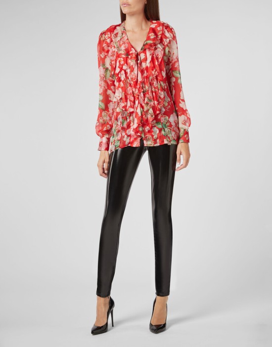 Товар красного цвета с внутренней стороны