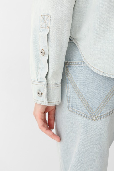 Товар голубого цвета с внутренней стороны