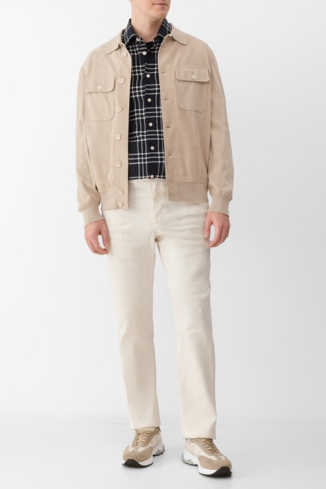 Товар черного цвета с внутренней стороны