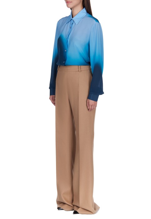 Товар голубого цвета с внутренней стороны