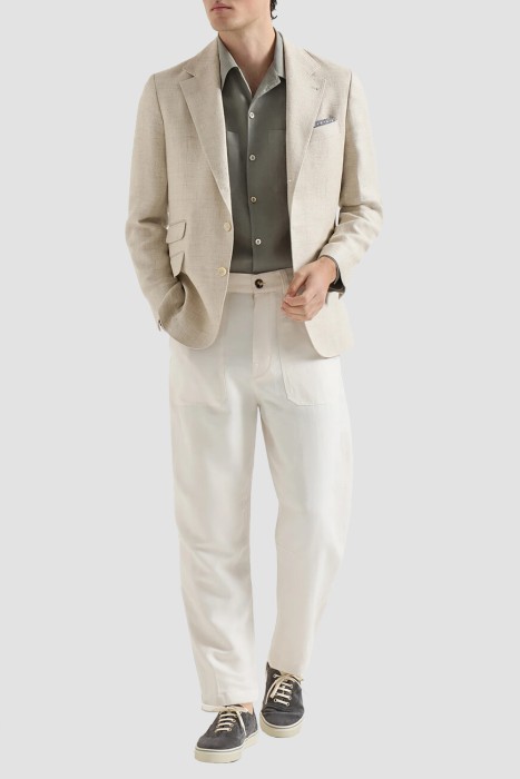 Товар хаки цвета с внутренней стороны