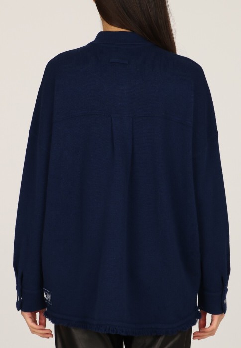 Товар синего цвета с внутренней стороны