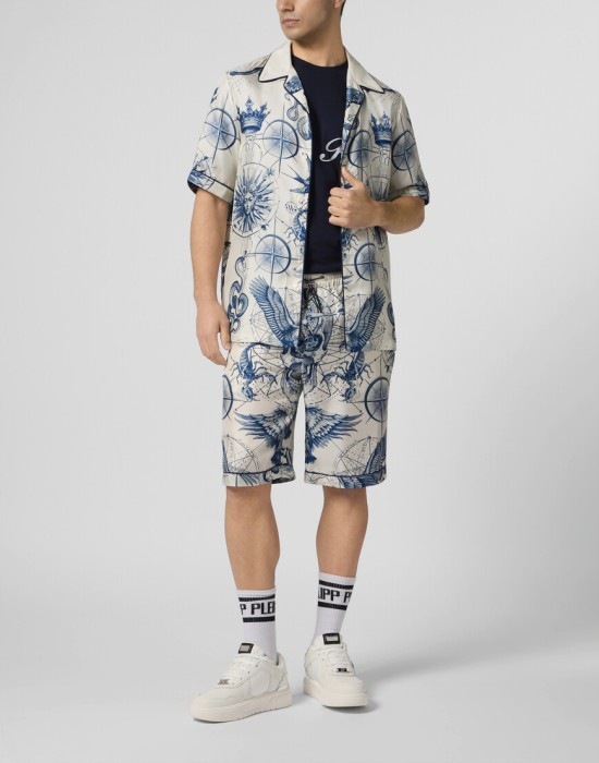 Товар белого цвета с внутренней стороны