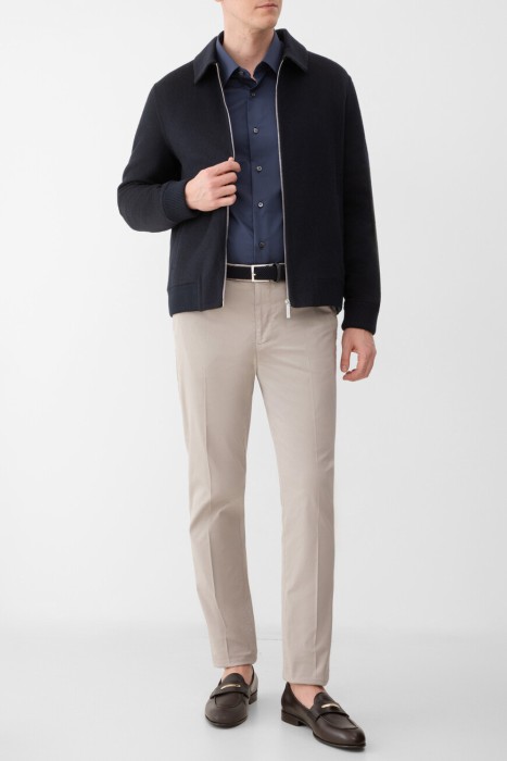 Товар синего цвета с внутренней стороны