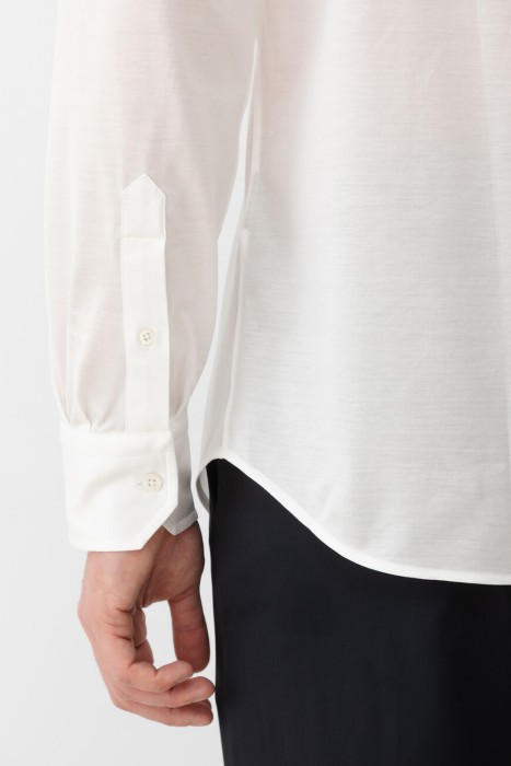 Товар белого цвета с внутренней стороны