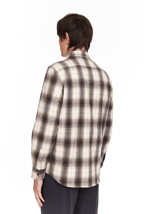 Товар коричневого цвета с внутренней стороны