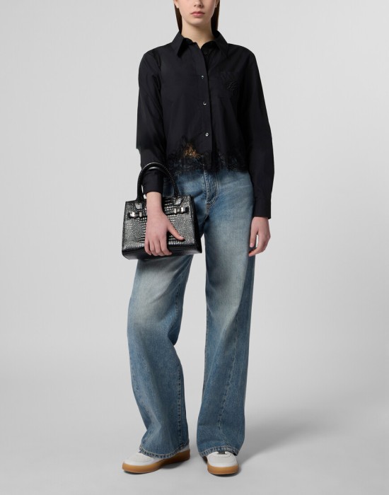 Товар черного цвета с внутренней стороны