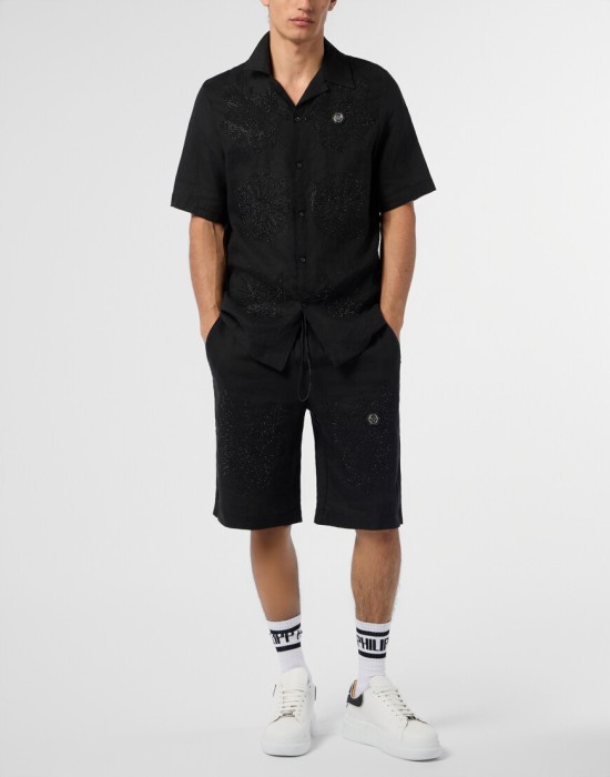 Товар черного цвета с внутренней стороны