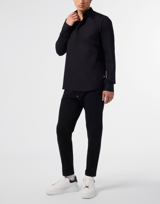 Товар черного цвета с внутренней стороны