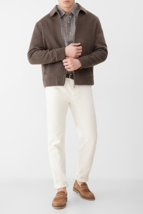 Товар разноцветного цвета с внутренней стороны