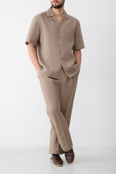 Товар коричневого цвета с внутренней стороны