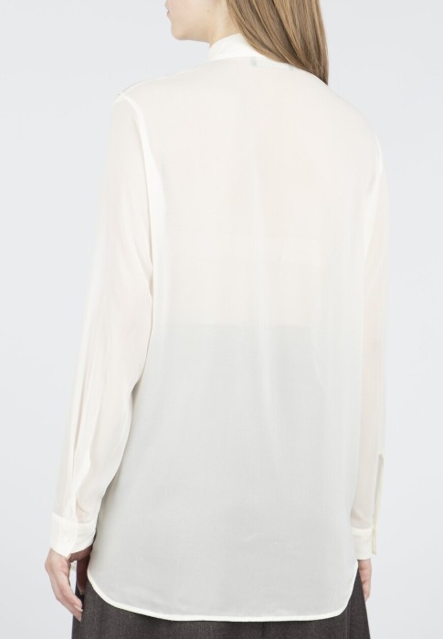 Товар белого цвета с внутренней стороны