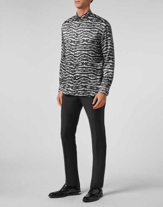 Товар черного цвета с внутренней стороны