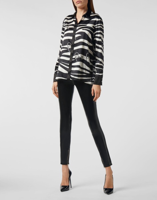 Товар черного цвета с внутренней стороны