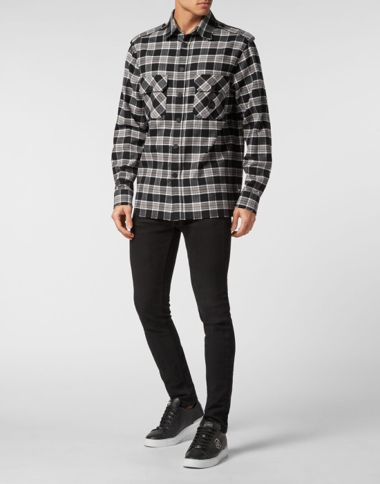 Товар черного цвета с внутренней стороны