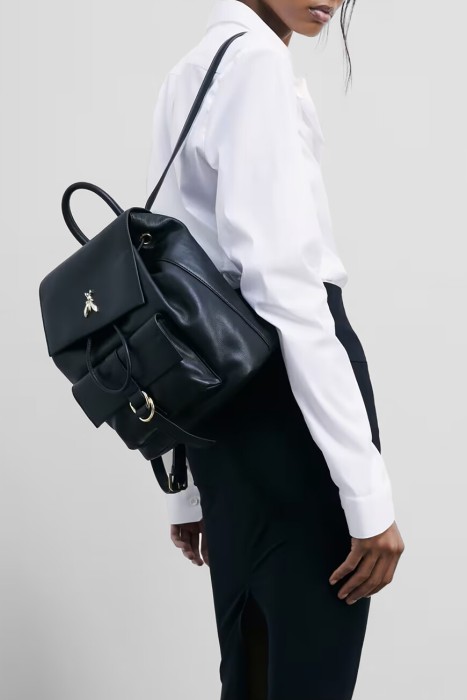 рюкзак  модель new business от бренда patrizia pepe вид слева