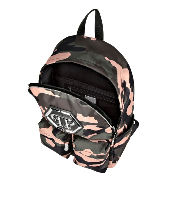 Товар хаки цвета с внутренней стороны