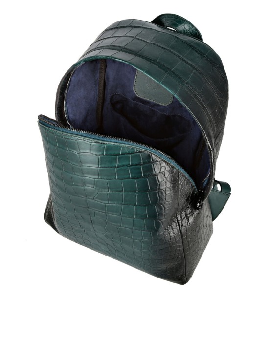 Товар синего цвета с внутренней стороны