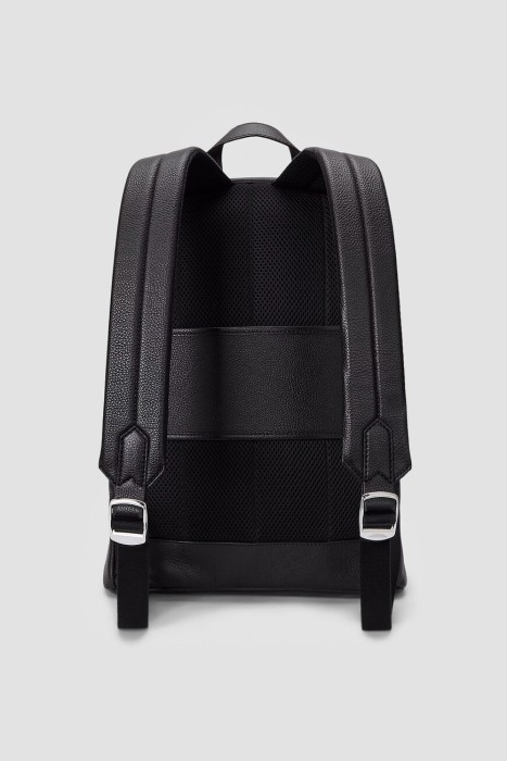 Товар черного цвета с внутренней стороны