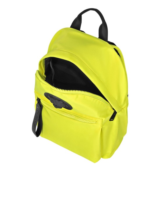 Товар желтого цвета с внутренней стороны