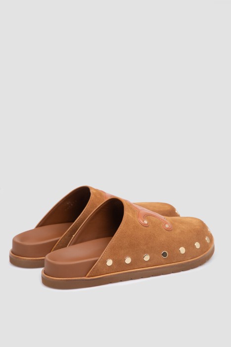 Товар коричневого цвета с внутренней стороны