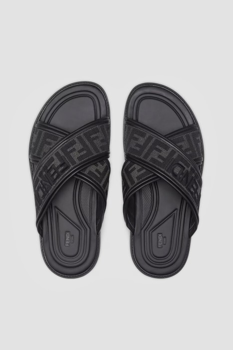 Товар серого цвета с внутренней стороны