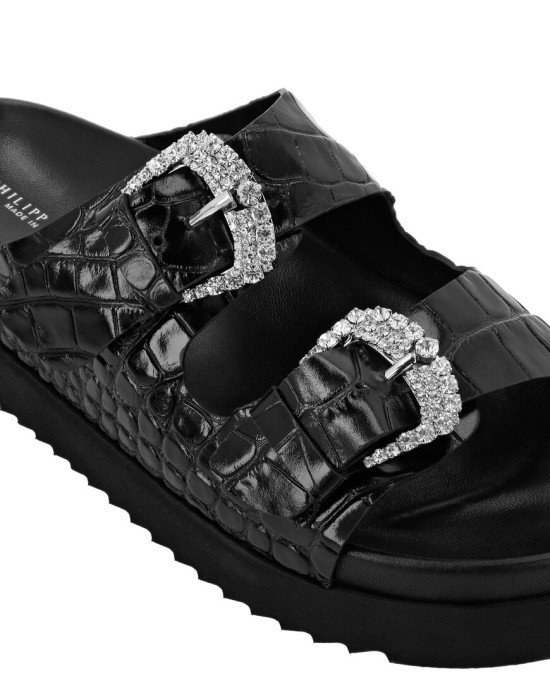 Товар черного цвета с внутренней стороны