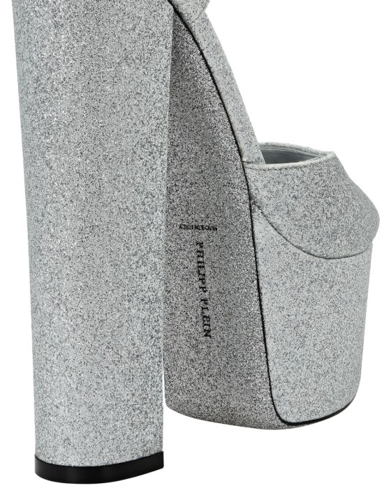 сандалии  по цене 34497 руб вид справа