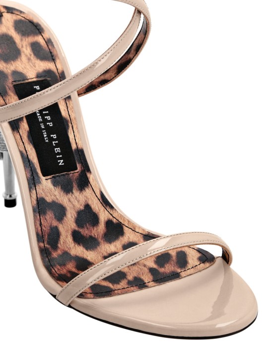 сандалии  по цене 28683 руб вид справа