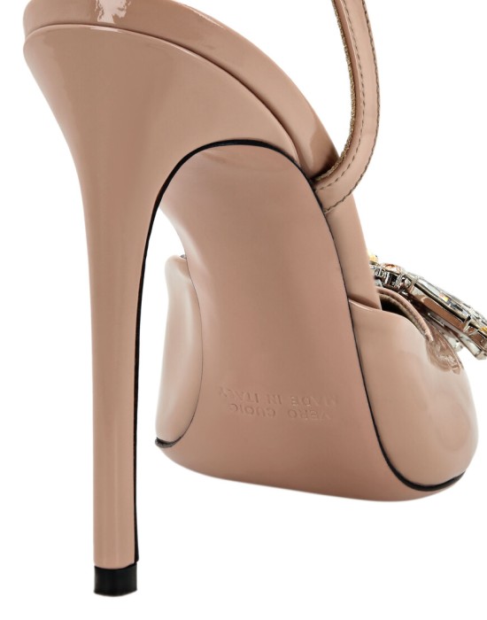 Товар бежевого цвета с внутренней стороны