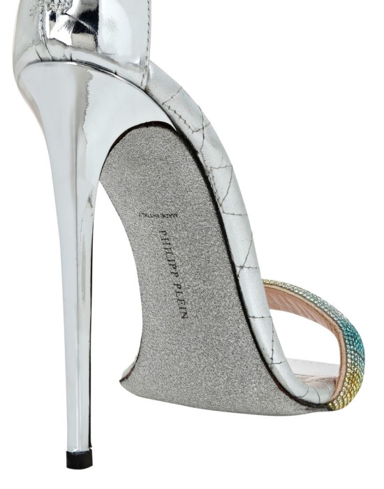 Товар серебряного цвета с внутренней стороны