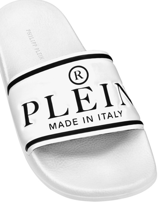 Товар белого цвета с внутренней стороны