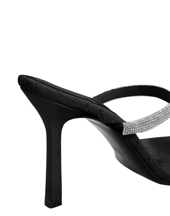 Товар черного цвета с внутренней стороны