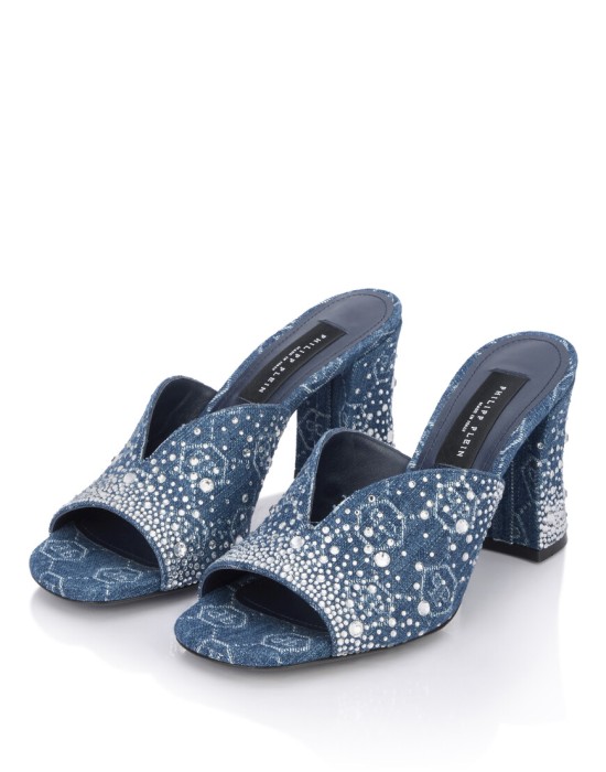 Товар голубого цвета с внутренней стороны