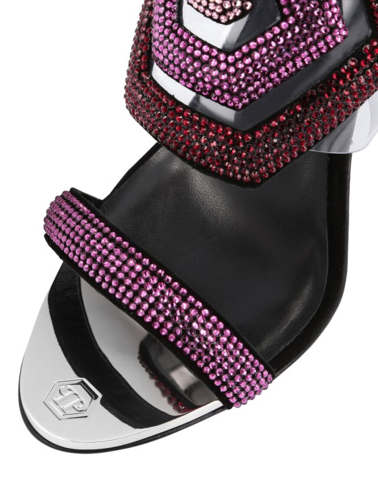 Товар розового цвета с внутренней стороны