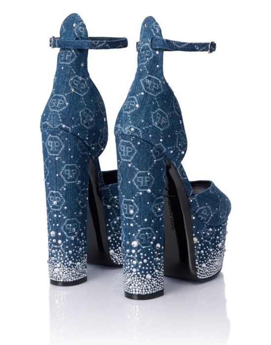 сандалии  на сезон этого года фотография