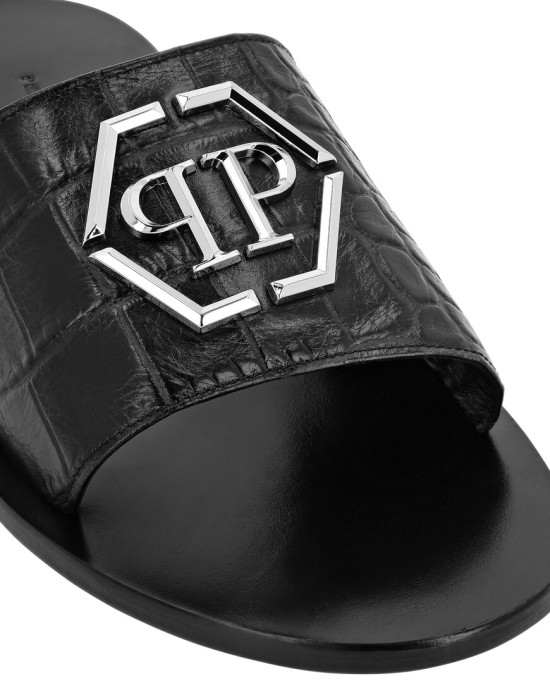 сандалии  по цене 41864 руб вид справа