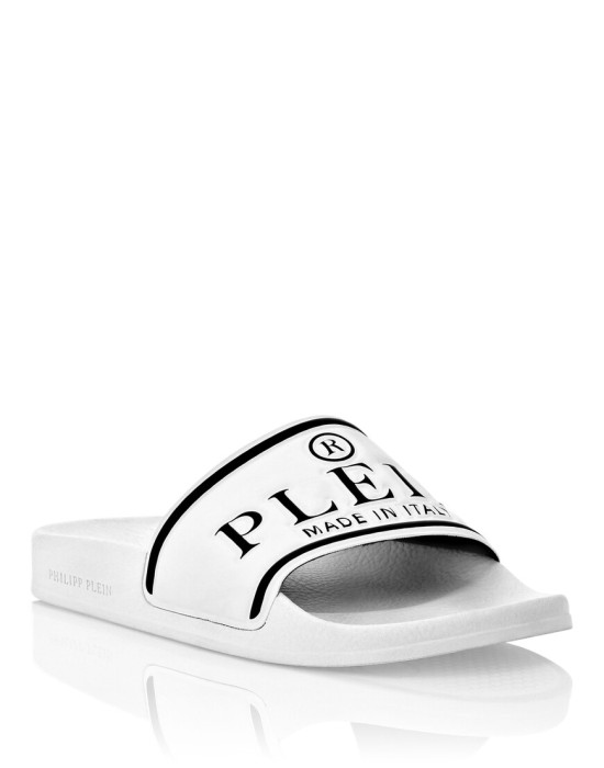 сандалии  по цене 17058 руб вид справа