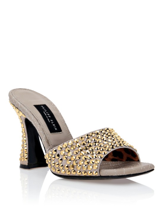 сандалии  по цене 59840 руб вид справа