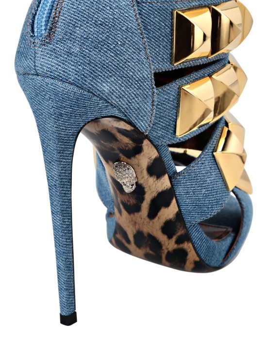 Товар синего цвета с внутренней стороны