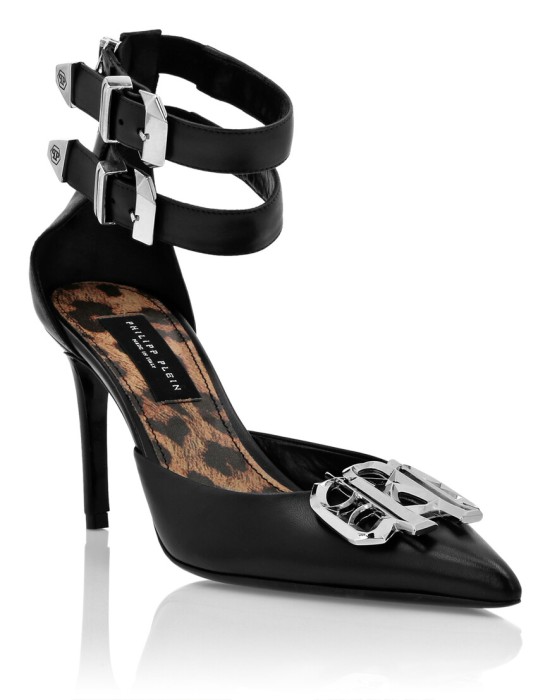 сандалии  по цене 54910 руб вид справа