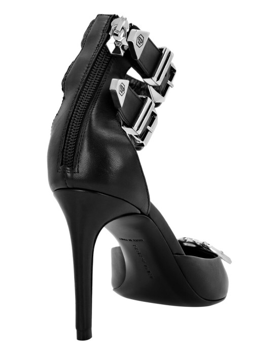 Товар черного цвета с внутренней стороны