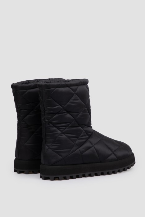 Товар черного цвета с внутренней стороны