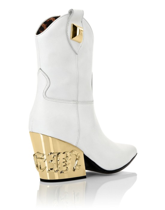 Товар белого цвета с внутренней стороны