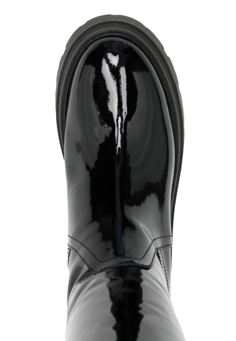 Товар черного цвета с внутренней стороны