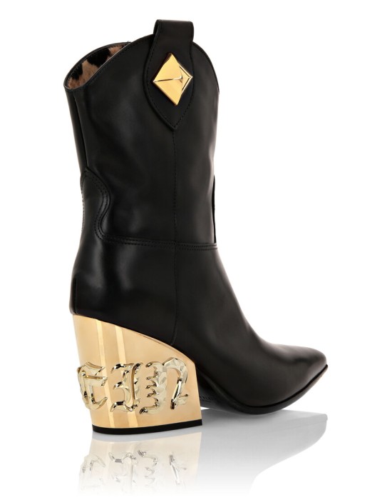 сапоги  по цене 56525 руб вид справа