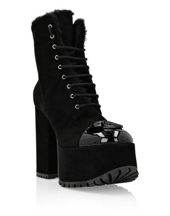 сапоги  по цене 70544 руб вид справа