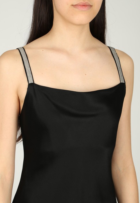 Товар черного цвета с внутренней стороны