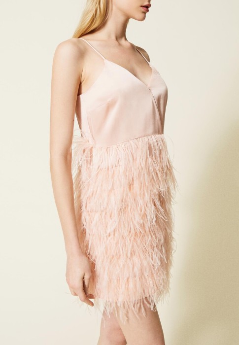 Товар розового цвета с внутренней стороны